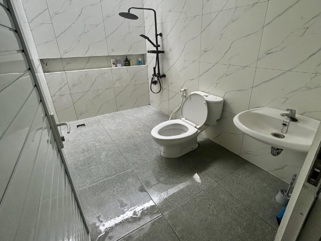 Biaya Renovasi Kamar Mandi Bojonggede Bogor 2026 Anti Bocor + Anti Licin Biaya Renovasi Kamar Mandi Bojonggede Bogor 2026 Anti Bocor + Anti Licin